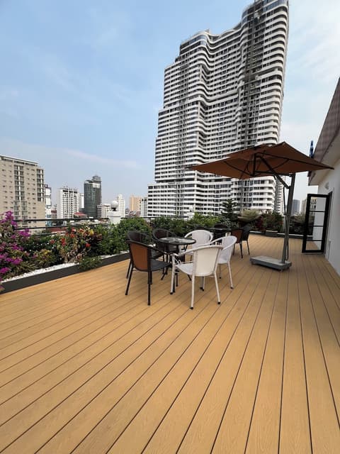 F L G Hotel, Exterior