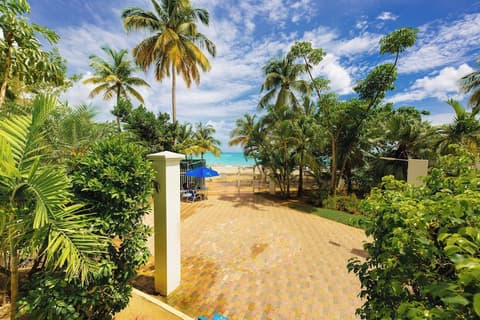 ESJ Towers, Terrace/patio