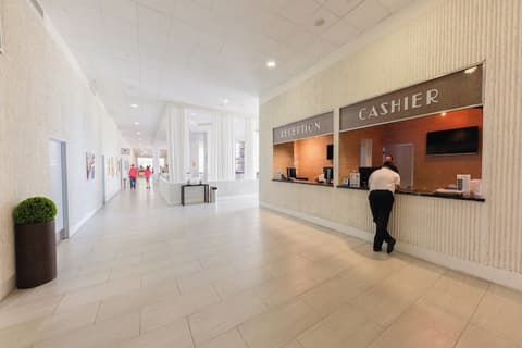 ESJ Towers, Reception