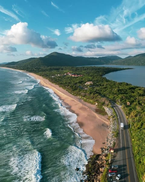 Pé na Areia Encanto da Armação, Beach