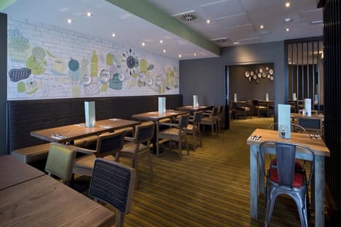 Premier Inn Heathrow Airport Terminal 4, Restaurant