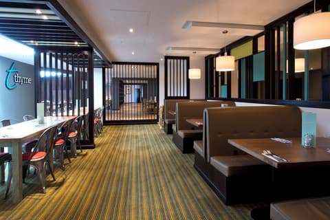 Premier Inn Heathrow Airport Terminal 4, Reception