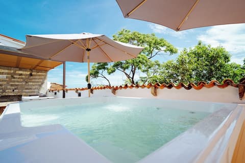 Hotel Casa Kavia Vallarta, Outdoor spa tub