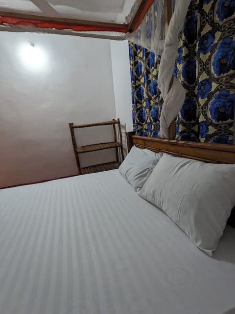 ndeni house paje, Room