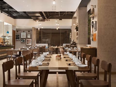 Mercure Dubai Gold District, Restaurant