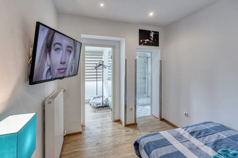 Touch Down Motel, Room