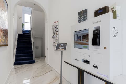 Upper Berkeley Hotel, Lobby