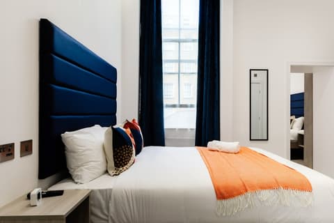 Upper Berkeley Hotel, Room