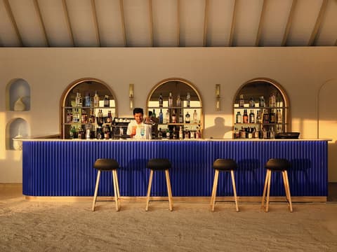 Eri Maldives, Bar (on property)