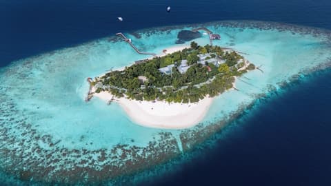Eri Maldives, Exterior