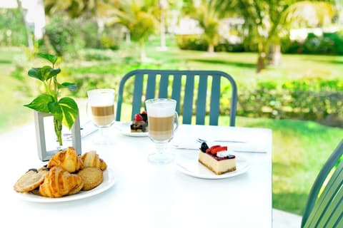 Majestic Mirage Costa Mujeres, All Suite Resort - All Inclusive, Breakfast area