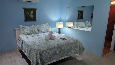 Peace of Paradise, Room