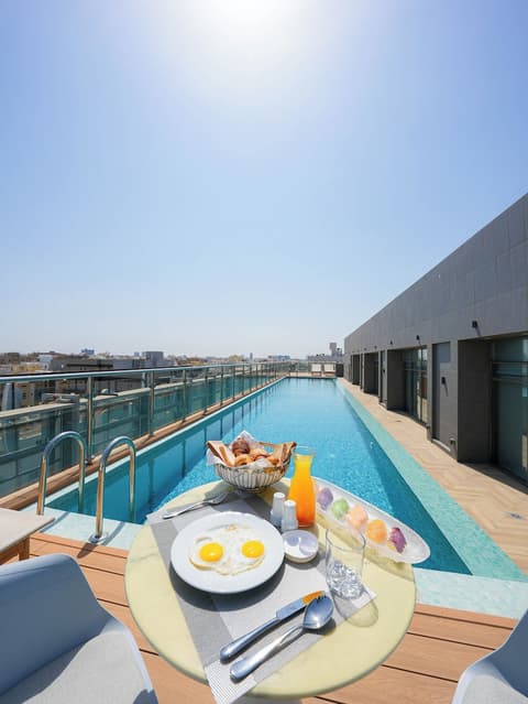 Casa Diora Hotel Al Rawdah, Rooftop pool