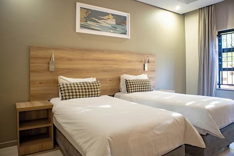 Regal Inn Hotel, Room