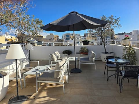 D Townhouse Boutique Suites, Terrace/patio