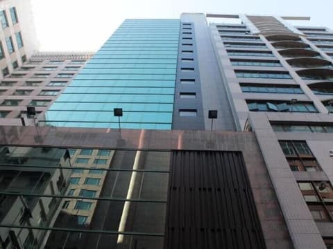 Noble Park Hotel, Exterior