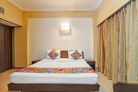 Fabhotel The Royal Plaza, Room