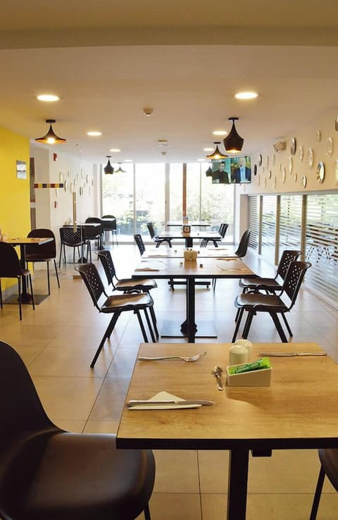 The Place Hotel, Restaurant