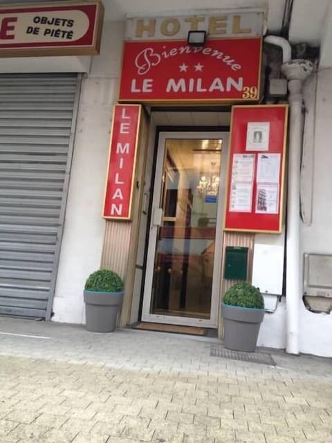 Hôtel Le Milan, Front of property