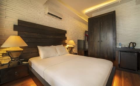 Manaspark Deluxe Hotel, Room