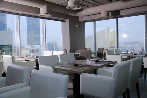 Prime Hotel, Restaurant