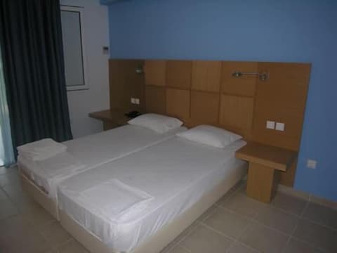Haris Hotel, Room