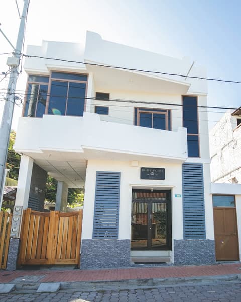 Hotel Palace Galapagos, Front of property