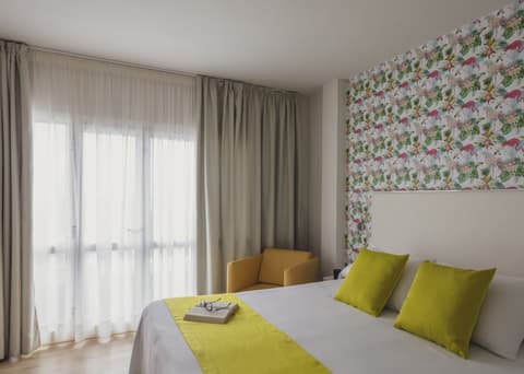 Flamingo Beach Mate, Room