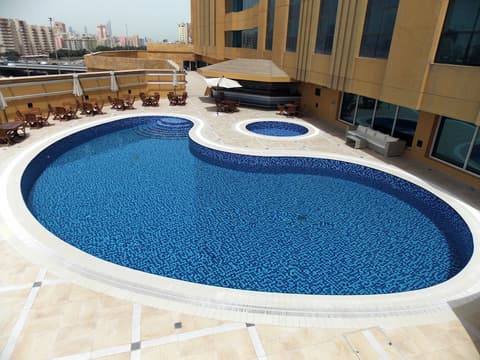 Millennium Hotel and Convention Centre Kuwait, Pool
