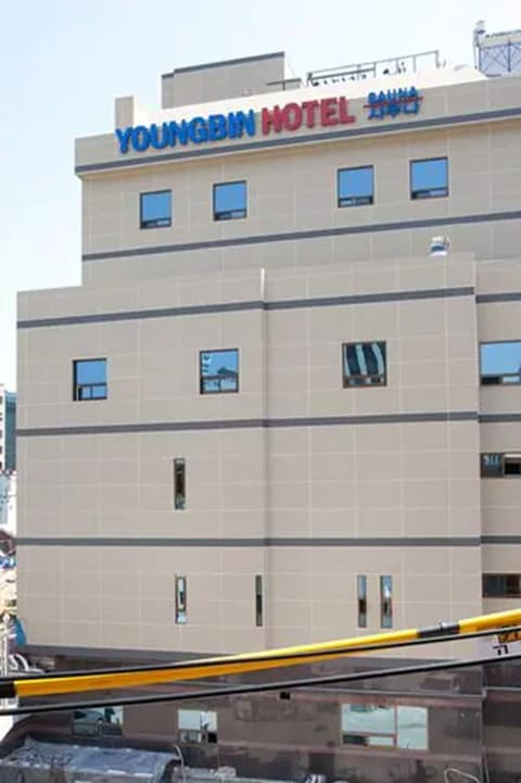 Youngbin Hotel, Front of property