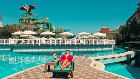 Crystal Prestige Pearl Collection, Pool