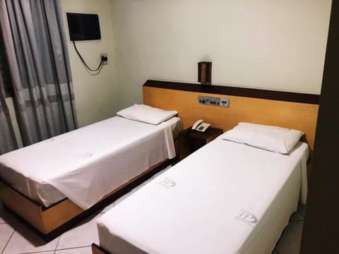 David Plaza Hotel, Room