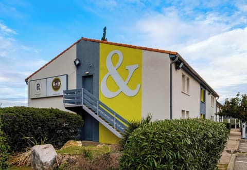 B&B HOTEL Fréjus Puget-sur-Argens, Front of property