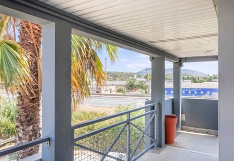 B&B HOTEL Toulon La Seyne-sur-Mer, Exterior