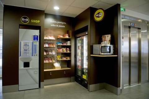 B&B HOTEL Paris Le Bourget, Vending machine