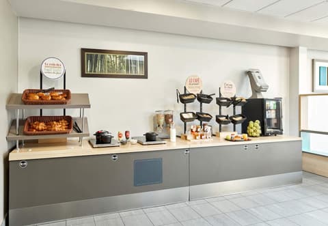 B&B HOTEL Paris Nord Aulnay-sous-Bois, Breakfast buffet
