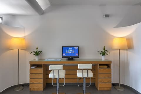 Lithos by Spyros & Flora, Lobby