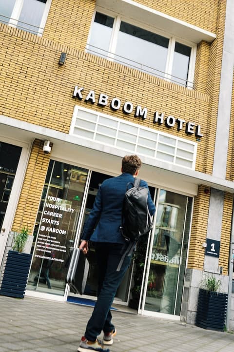 Kaboom Maastricht, Front of property