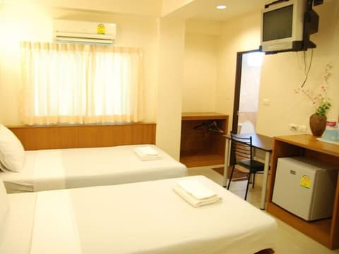 Rambuttri House, Room