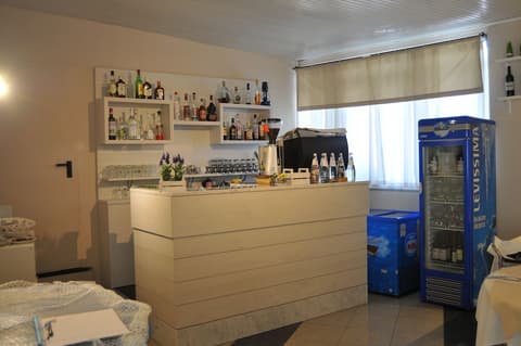 Hotel Villa Rosa, Bar (on property)