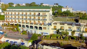 Suisse Thermal Village, Interior entrance