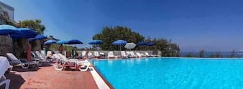 Suisse Thermal Village, Outdoor pool