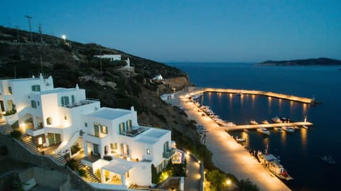 Niriedes Hotel, Front of property