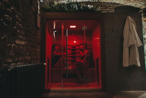 Miss Sophie's New Town, Sauna