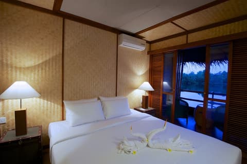 Yathra Houseboat, Room
