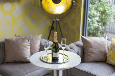 Hotel Shepherds Bush London, Lobby sitting area