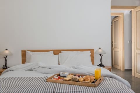 Aspronisi Luxury Villa, Room