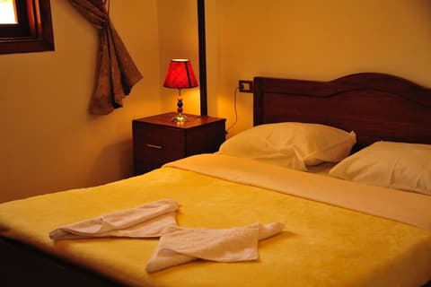 Alhambra Hotel, Room