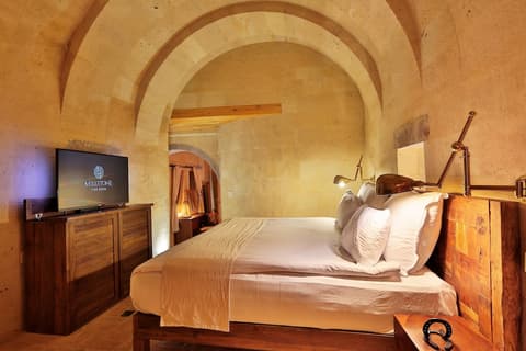 Millstone Cave Suites, Room