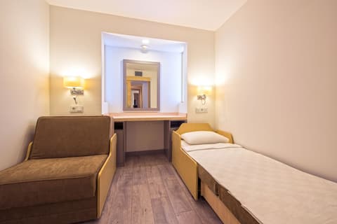 AQI Pegasos Club, Room